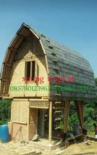 Saung Tingkat Bambu di Bogor